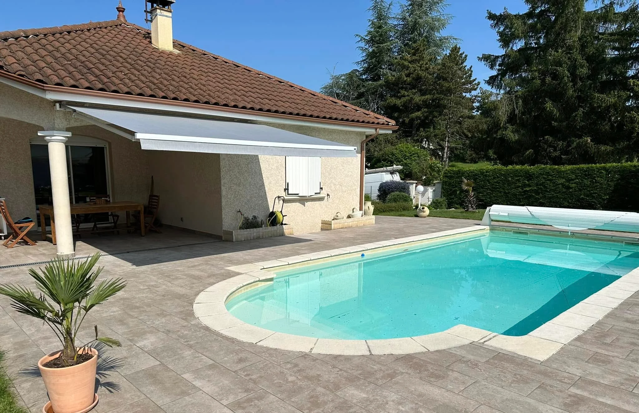 Entreprise experte en fabrication et pose de pergolas et stores